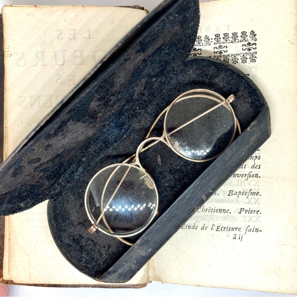 Vintage Gold Filled Wire Round Glasses with Case 1/10 12K Gold Filled Decoration